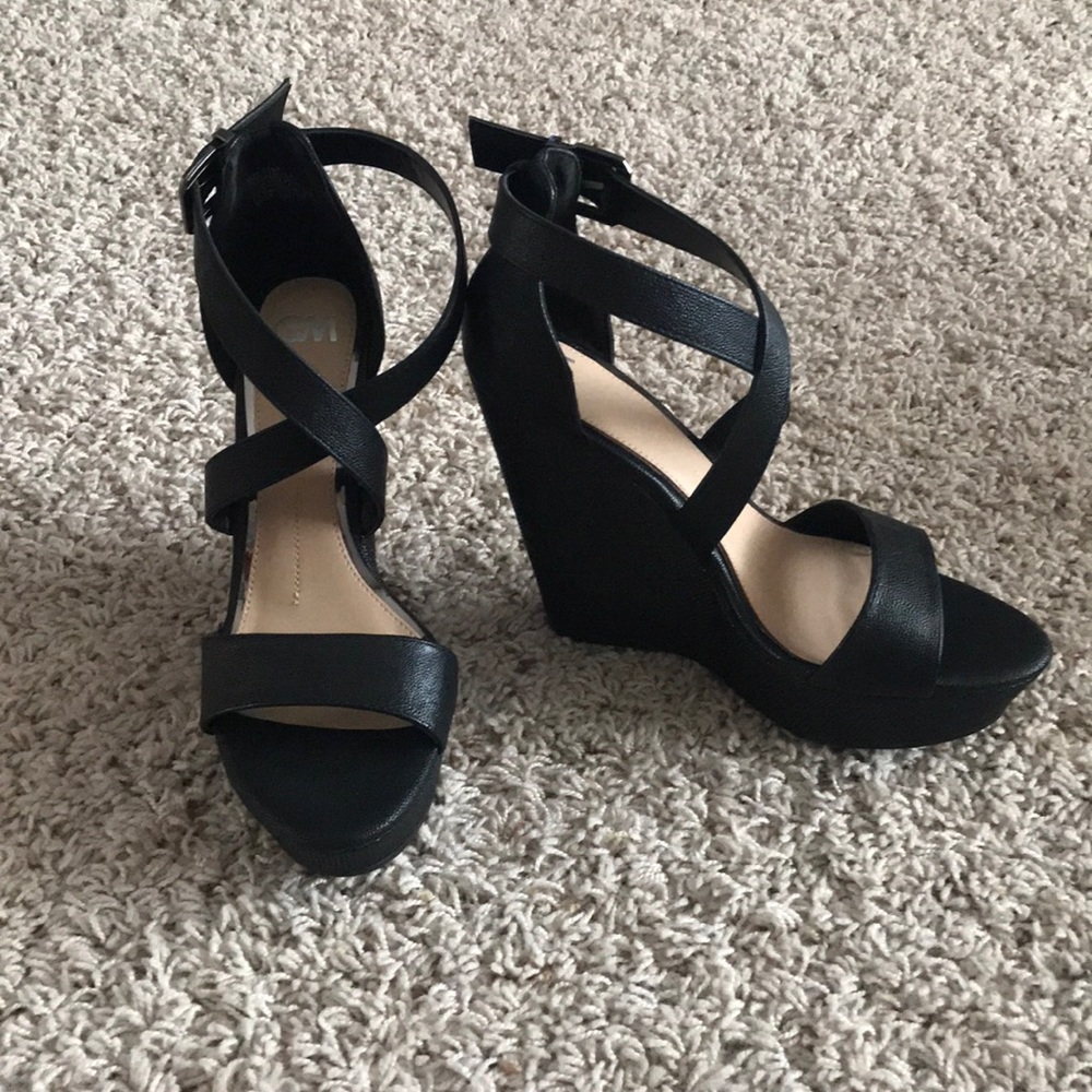 Women’s size 7 1/2 wedged Open toed sandal